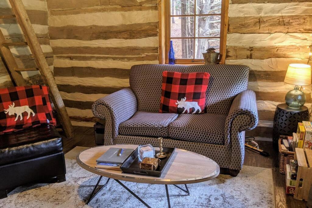 A Rustic Cabin In The Woods Orangeville Exterior photo